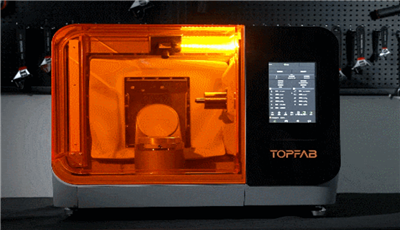 TOPFAB 携 AI 桌面五轴机床，开启精密制造轻量化新时代